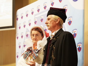 „Za nami niezwykły jubileusz – 75 lat działalności Pogotowia Ratunkowego w Żywcu. To historia wielu pokoleń ratowników, lekarzy, pielęgniarek i wszystkich, którzy każdego dnia byli gotowi nieść pomoc. Zdjęcia pozostaną piękną pamiątką, a my patrzymy z nadzieją w przyszłość – do kolejnych jubileuszy!” - zdjęcie93