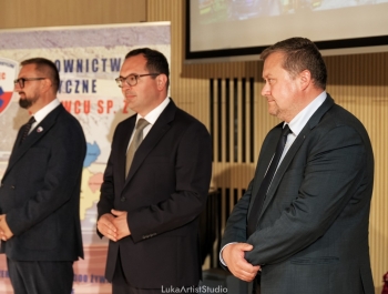 „Za nami niezwykły jubileusz – 75 lat działalności Pogotowia Ratunkowego w Żywcu. To historia wielu pokoleń ratowników, lekarzy, pielęgniarek i wszystkich, którzy każdego dnia byli gotowi nieść pomoc. Zdjęcia pozostaną piękną pamiątką, a my patrzymy z nadzieją w przyszłość – do kolejnych jubileuszy!” - zdjęcie92