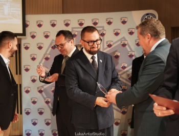 „Za nami niezwykły jubileusz – 75 lat działalności Pogotowia Ratunkowego w Żywcu. To historia wielu pokoleń ratowników, lekarzy, pielęgniarek i wszystkich, którzy każdego dnia byli gotowi nieść pomoc. Zdjęcia pozostaną piękną pamiątką, a my patrzymy z nadzieją w przyszłość – do kolejnych jubileuszy!” - zdjęcie88
