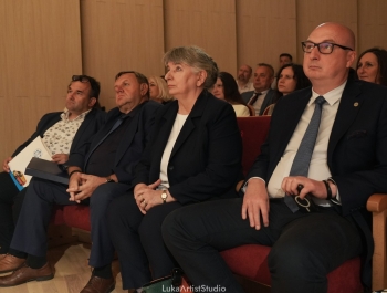 „Za nami niezwykły jubileusz – 75 lat działalności Pogotowia Ratunkowego w Żywcu. To historia wielu pokoleń ratowników, lekarzy, pielęgniarek i wszystkich, którzy każdego dnia byli gotowi nieść pomoc. Zdjęcia pozostaną piękną pamiątką, a my patrzymy z nadzieją w przyszłość – do kolejnych jubileuszy!” - zdjęcie80