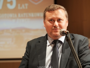 „Za nami niezwykły jubileusz – 75 lat działalności Pogotowia Ratunkowego w Żywcu. To historia wielu pokoleń ratowników, lekarzy, pielęgniarek i wszystkich, którzy każdego dnia byli gotowi nieść pomoc. Zdjęcia pozostaną piękną pamiątką, a my patrzymy z nadzieją w przyszłość – do kolejnych jubileuszy!” - zdjęcie76