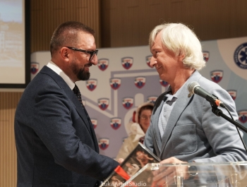 „Za nami niezwykły jubileusz – 75 lat działalności Pogotowia Ratunkowego w Żywcu. To historia wielu pokoleń ratowników, lekarzy, pielęgniarek i wszystkich, którzy każdego dnia byli gotowi nieść pomoc. Zdjęcia pozostaną piękną pamiątką, a my patrzymy z nadzieją w przyszłość – do kolejnych jubileuszy!” - zdjęcie69