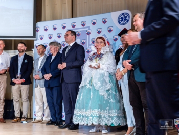 „Za nami niezwykły jubileusz – 75 lat działalności Pogotowia Ratunkowego w Żywcu. To historia wielu pokoleń ratowników, lekarzy, pielęgniarek i wszystkich, którzy każdego dnia byli gotowi nieść pomoc. Zdjęcia pozostaną piękną pamiątką, a my patrzymy z nadzieją w przyszłość – do kolejnych jubileuszy!” - zdjęcie29