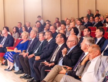 „Za nami niezwykły jubileusz – 75 lat działalności Pogotowia Ratunkowego w Żywcu. To historia wielu pokoleń ratowników, lekarzy, pielęgniarek i wszystkich, którzy każdego dnia byli gotowi nieść pomoc. Zdjęcia pozostaną piękną pamiątką, a my patrzymy z nadzieją w przyszłość – do kolejnych jubileuszy!” - zdjęcie31