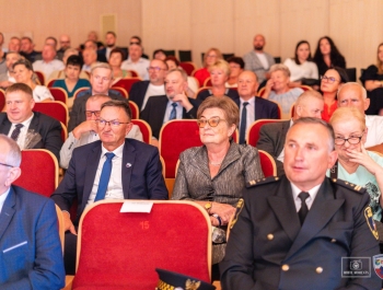 „Za nami niezwykły jubileusz – 75 lat działalności Pogotowia Ratunkowego w Żywcu. To historia wielu pokoleń ratowników, lekarzy, pielęgniarek i wszystkich, którzy każdego dnia byli gotowi nieść pomoc. Zdjęcia pozostaną piękną pamiątką, a my patrzymy z nadzieją w przyszłość – do kolejnych jubileuszy!” - zdjęcie35