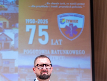 „Za nami niezwykły jubileusz – 75 lat działalności Pogotowia Ratunkowego w Żywcu. To historia wielu pokoleń ratowników, lekarzy, pielęgniarek i wszystkich, którzy każdego dnia byli gotowi nieść pomoc. Zdjęcia pozostaną piękną pamiątką, a my patrzymy z nadzieją w przyszłość – do kolejnych jubileuszy!” - zdjęcie36