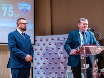 „Za nami niezwykły jubileusz – 75 lat działalności Pogotowia Ratunkowego w Żywcu. To historia wielu pokoleń ratowników, lekarzy, pielęgniarek i wszystkich, którzy każdego dnia byli gotowi nieść pomoc. Zdjęcia pozostaną piękną pamiątką, a my patrzymy z nadzieją w przyszłość – do kolejnych jubileuszy!” - zdjęcie41
