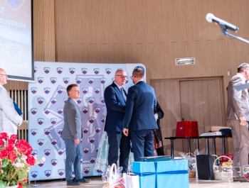 „Za nami niezwykły jubileusz – 75 lat działalności Pogotowia Ratunkowego w Żywcu. To historia wielu pokoleń ratowników, lekarzy, pielęgniarek i wszystkich, którzy każdego dnia byli gotowi nieść pomoc. Zdjęcia pozostaną piękną pamiątką, a my patrzymy z nadzieją w przyszłość – do kolejnych jubileuszy!” - zdjęcie50