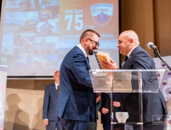 „Za nami niezwykły jubileusz – 75 lat działalności Pogotowia Ratunkowego w Żywcu. To historia wielu pokoleń ratowników, lekarzy, pielęgniarek i wszystkich, którzy każdego dnia byli gotowi nieść pomoc. Zdjęcia pozostaną piękną pamiątką, a my patrzymy z nadzieją w przyszłość – do kolejnych jubileuszy!” - zdjęcie53
