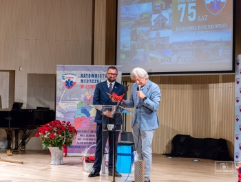 „Za nami niezwykły jubileusz – 75 lat działalności Pogotowia Ratunkowego w Żywcu. To historia wielu pokoleń ratowników, lekarzy, pielęgniarek i wszystkich, którzy każdego dnia byli gotowi nieść pomoc. Zdjęcia pozostaną piękną pamiątką, a my patrzymy z nadzieją w przyszłość – do kolejnych jubileuszy!” - zdjęcie55