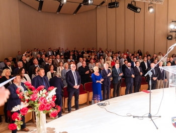 „Za nami niezwykły jubileusz – 75 lat działalności Pogotowia Ratunkowego w Żywcu. To historia wielu pokoleń ratowników, lekarzy, pielęgniarek i wszystkich, którzy każdego dnia byli gotowi nieść pomoc. Zdjęcia pozostaną piękną pamiątką, a my patrzymy z nadzieją w przyszłość – do kolejnych jubileuszy!” - zdjęcie57