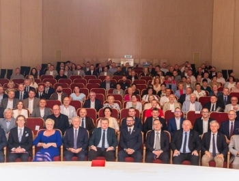 „Za nami niezwykły jubileusz – 75 lat działalności Pogotowia Ratunkowego w Żywcu. To historia wielu pokoleń ratowników, lekarzy, pielęgniarek i wszystkich, którzy każdego dnia byli gotowi nieść pomoc. Zdjęcia pozostaną piękną pamiątką, a my patrzymy z nadzieją w przyszłość – do kolejnych jubileuszy!” - zdjęcie59