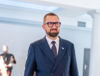 „Za nami niezwykły jubileusz – 75 lat działalności Pogotowia Ratunkowego w Żywcu. To historia wielu pokoleń ratowników, lekarzy, pielęgniarek i wszystkich, którzy każdego dnia byli gotowi nieść pomoc. Zdjęcia pozostaną piękną pamiątką, a my patrzymy z nadzieją w przyszłość – do kolejnych jubileuszy!” - zdjęcie65
