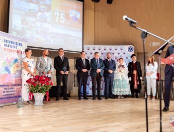 „Za nami niezwykły jubileusz – 75 lat działalności Pogotowia Ratunkowego w Żywcu. To historia wielu pokoleń ratowników, lekarzy, pielęgniarek i wszystkich, którzy każdego dnia byli gotowi nieść pomoc. Zdjęcia pozostaną piękną pamiątką, a my patrzymy z nadzieją w przyszłość – do kolejnych jubileuszy!” - zdjęcie17