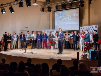 „Za nami niezwykły jubileusz – 75 lat działalności Pogotowia Ratunkowego w Żywcu. To historia wielu pokoleń ratowników, lekarzy, pielęgniarek i wszystkich, którzy każdego dnia byli gotowi nieść pomoc. Zdjęcia pozostaną piękną pamiątką, a my patrzymy z nadzieją w przyszłość – do kolejnych jubileuszy!” - zdjęcie23
