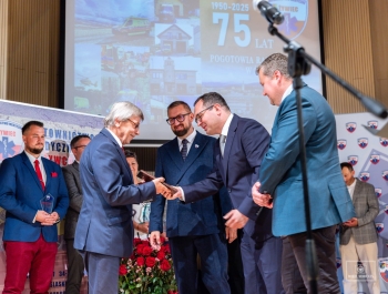 „Za nami niezwykły jubileusz – 75 lat działalności Pogotowia Ratunkowego w Żywcu. To historia wielu pokoleń ratowników, lekarzy, pielęgniarek i wszystkich, którzy każdego dnia byli gotowi nieść pomoc. Zdjęcia pozostaną piękną pamiątką, a my patrzymy z nadzieją w przyszłość – do kolejnych jubileuszy!” - zdjęcie26